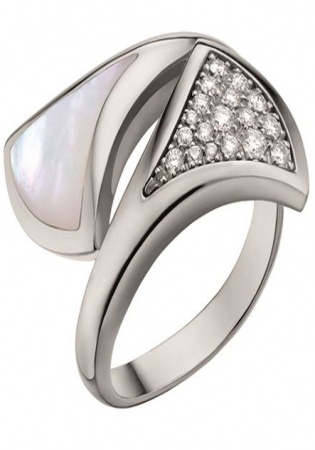 Bvlgari 18k white gold mother of pearl and diamond diva dream ring