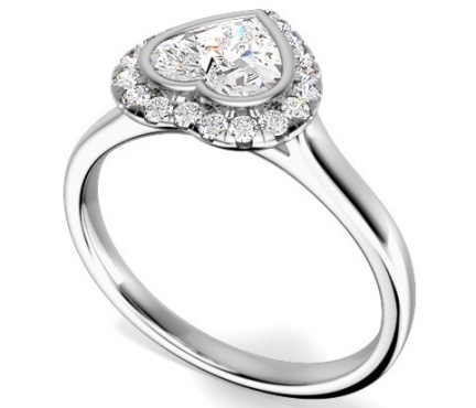 A beautiful heart shaped diamond halo cluster ring in 18ct white gold H0
