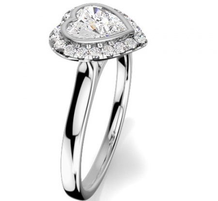 A beautiful heart shaped diamond halo cluster ring in 18ct white gold H1