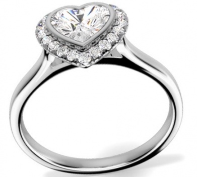 A beautiful heart shaped diamond halo cluster ring in 18ct white gold H2
